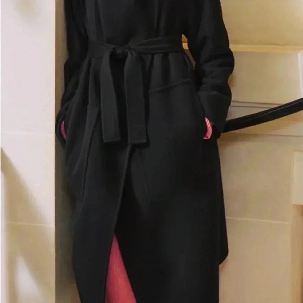HERMES 100% Cashmere coat
NWT’s

8129 - Picture 4 of 10